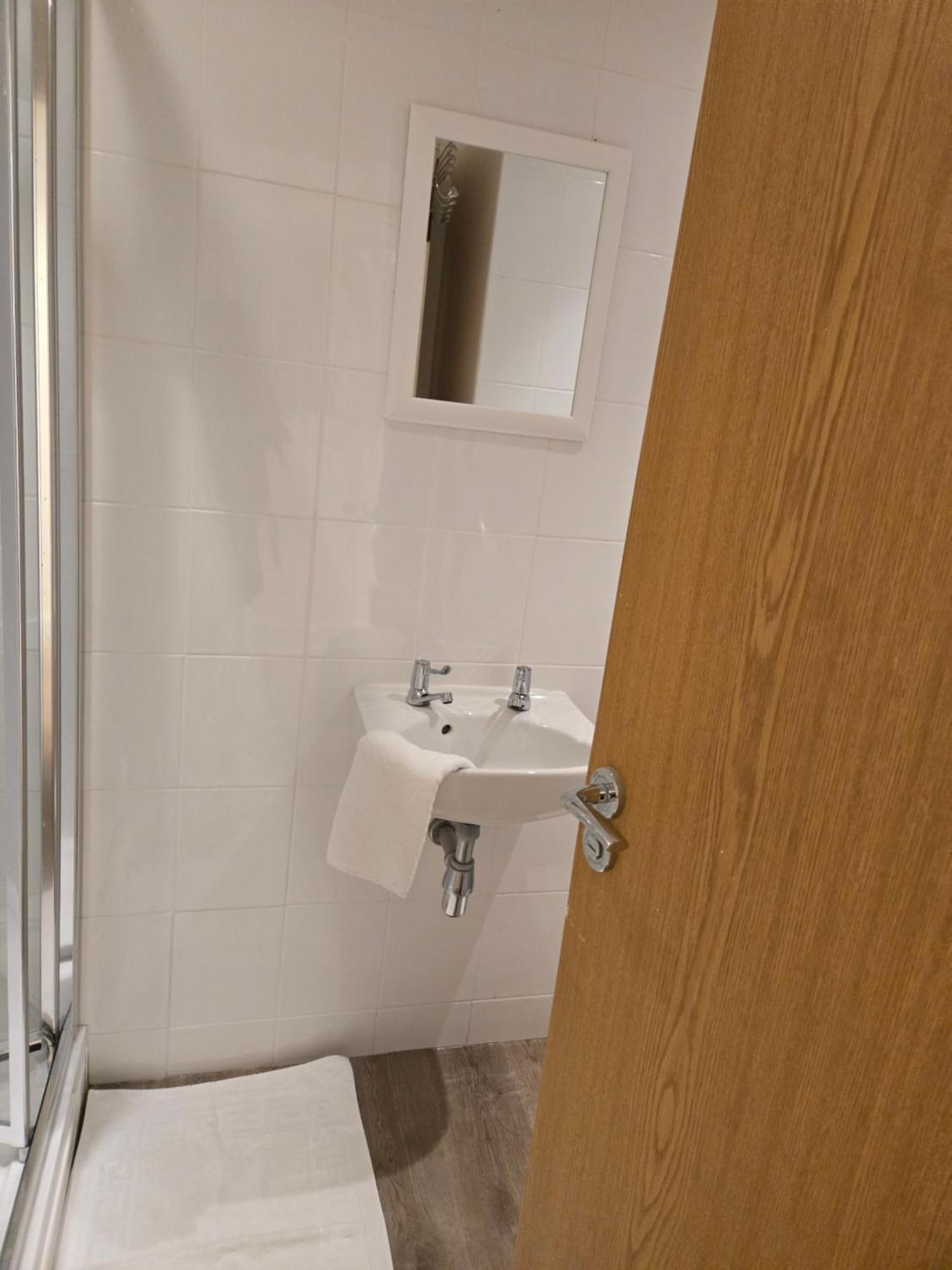 The Cosy Pod - Short In Guest house